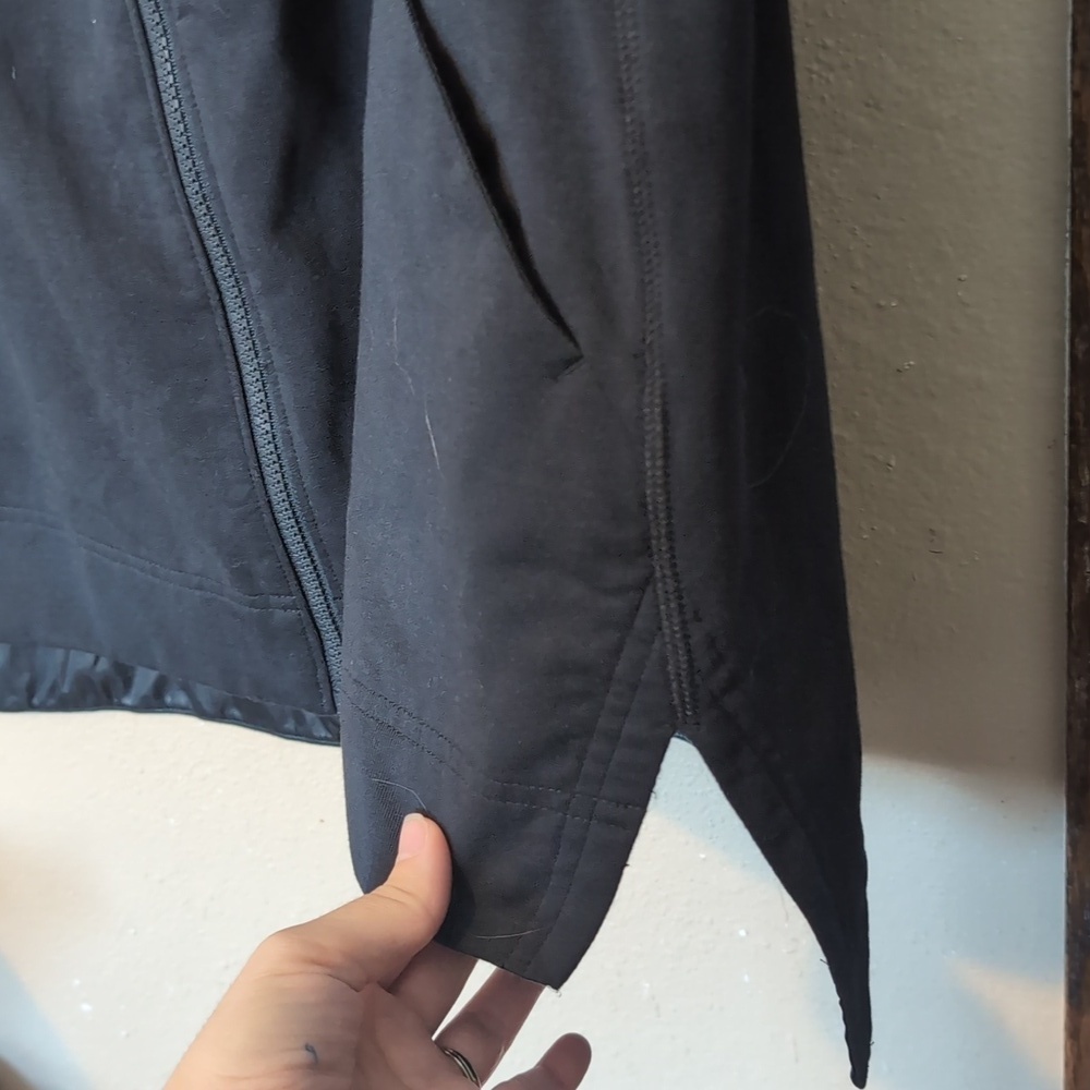 Under Armour Black Hooded Zip Up Vest - Picture 7 of 7